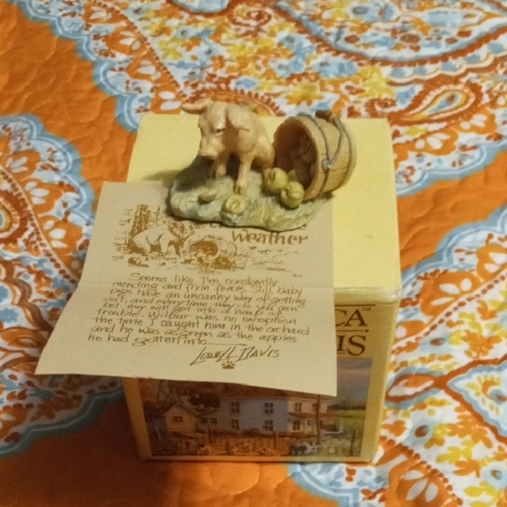 Vintage RFD America Lowell Davis  Adorable Pig Figurine with Apples and Barrel